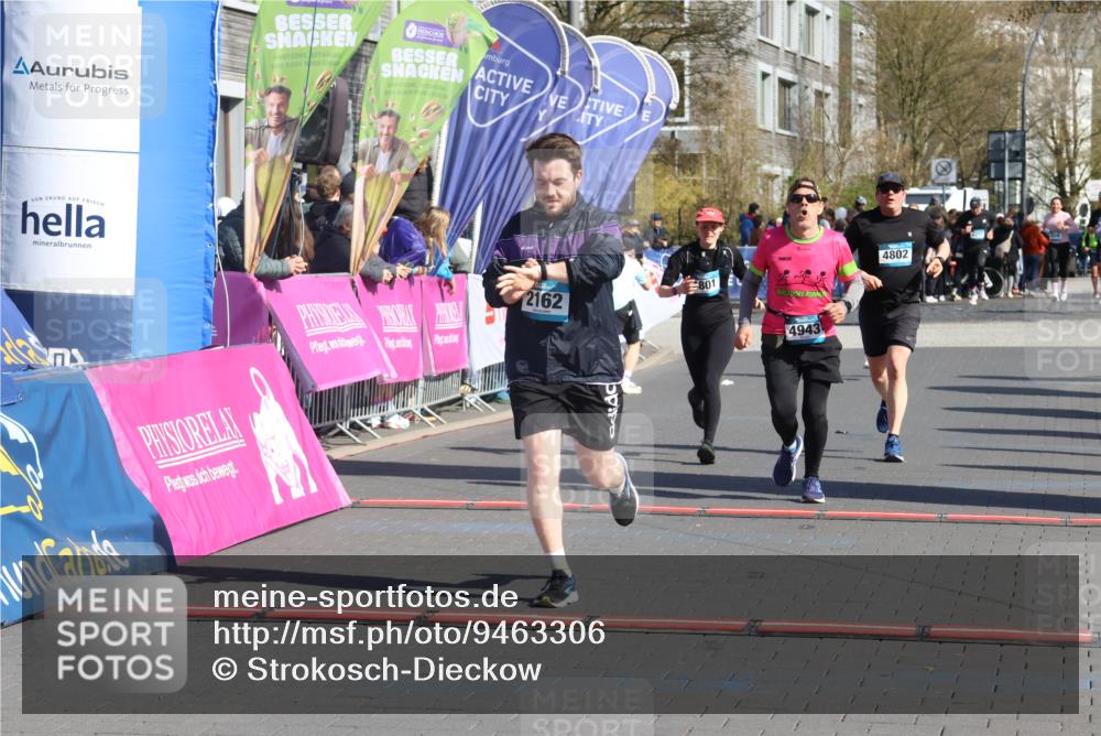 12.04.2026 - 45. Internationalen Wilhelmsburger Insellauf Strokosch-Dieckow http://msf.ph/oto/9463306 12.04.2026 10:53:35 Ziel 2162, 4943, 4801, 4802 meine-sportfotos.de