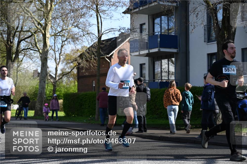 12.04.2026 - 45. Internationalen Wilhelmsburger Insellauf J. Mangold http://msf.ph/oto/9463307 12.04.2026 10:52:18 Ziel 3184, 3366, 3923, 3887, 3102, 3852, 2239, 2256, 2255, 5501, 5574, 4710, 4689, 4836, 3291, 3291, 5284, 3577, 2625, 4008, 3237, 5727, 2746, 2355, 5491, 3576 meine-sportfotos.de