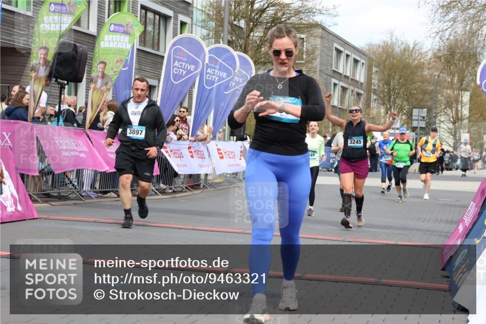 12.04.2026 - 45. Internationalen Wilhelmsburger Insellauf Strokosch-Dieckow http://msf.ph/oto/9463321 12.04.2026 13:16:48 Ziel 5261, 3220, 4502, 3897, 3245, 4849, 3195 meine-sportfotos.de