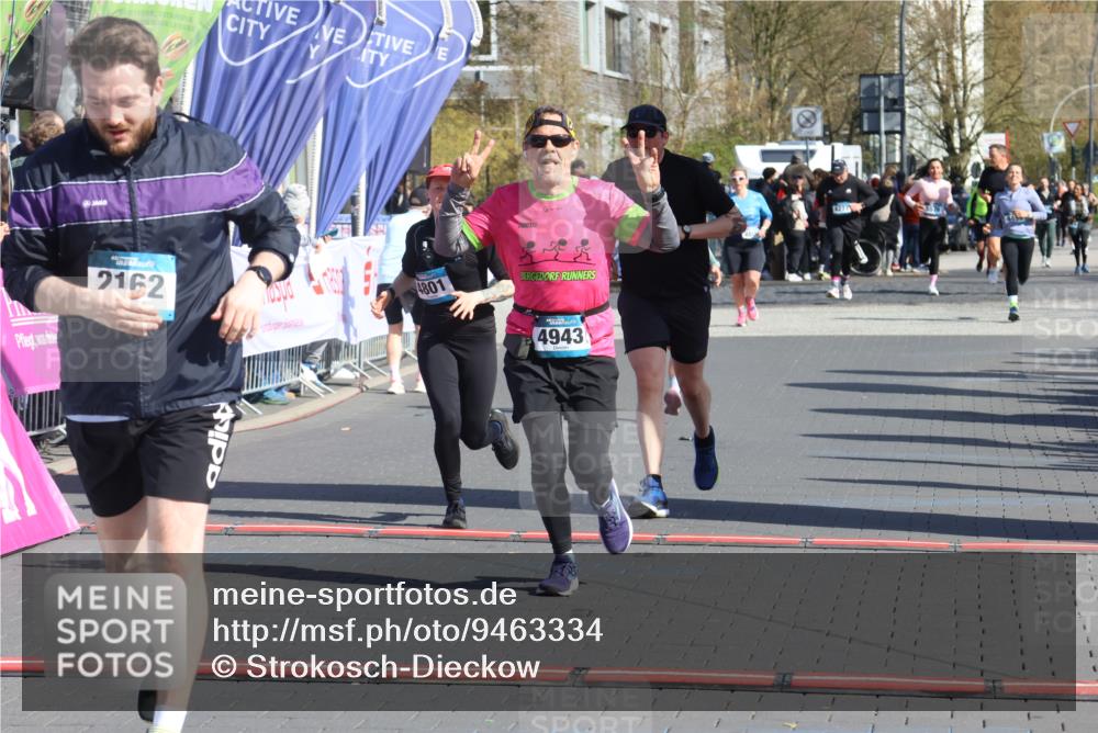 12.04.2026 - 45. Internationalen Wilhelmsburger Insellauf Strokosch-Dieckow http://msf.ph/oto/9463334 12.04.2026 10:53:36 Ziel 2162, 4943, 4801, 4802, 5544 meine-sportfotos.de