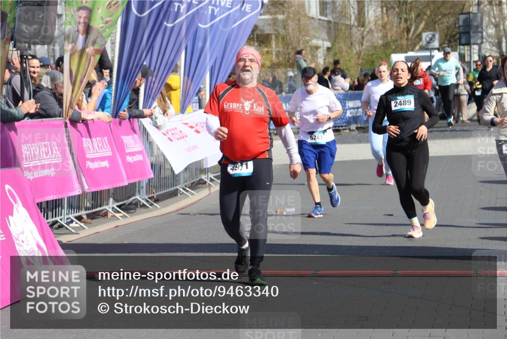 12.04.2026 - 45. Internationalen Wilhelmsburger Insellauf Strokosch-Dieckow http://msf.ph/oto/9463340 12.04.2026 11:12:34 Ziel 4971, 2489, 3844 meine-sportfotos.de