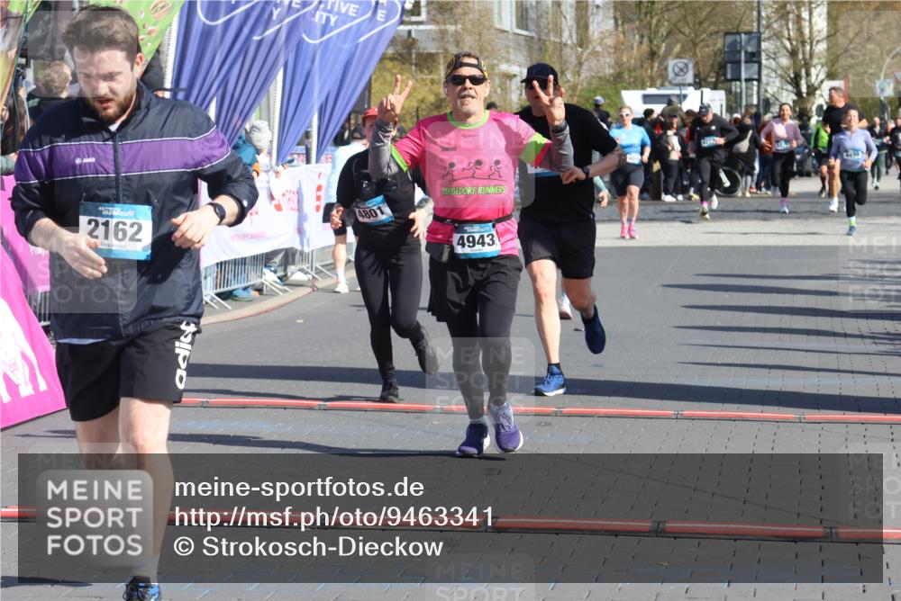 12.04.2026 - 45. Internationalen Wilhelmsburger Insellauf Strokosch-Dieckow http://msf.ph/oto/9463341 12.04.2026 10:53:36 Ziel 2162, 4943, 4801, 4802, 5544 meine-sportfotos.de