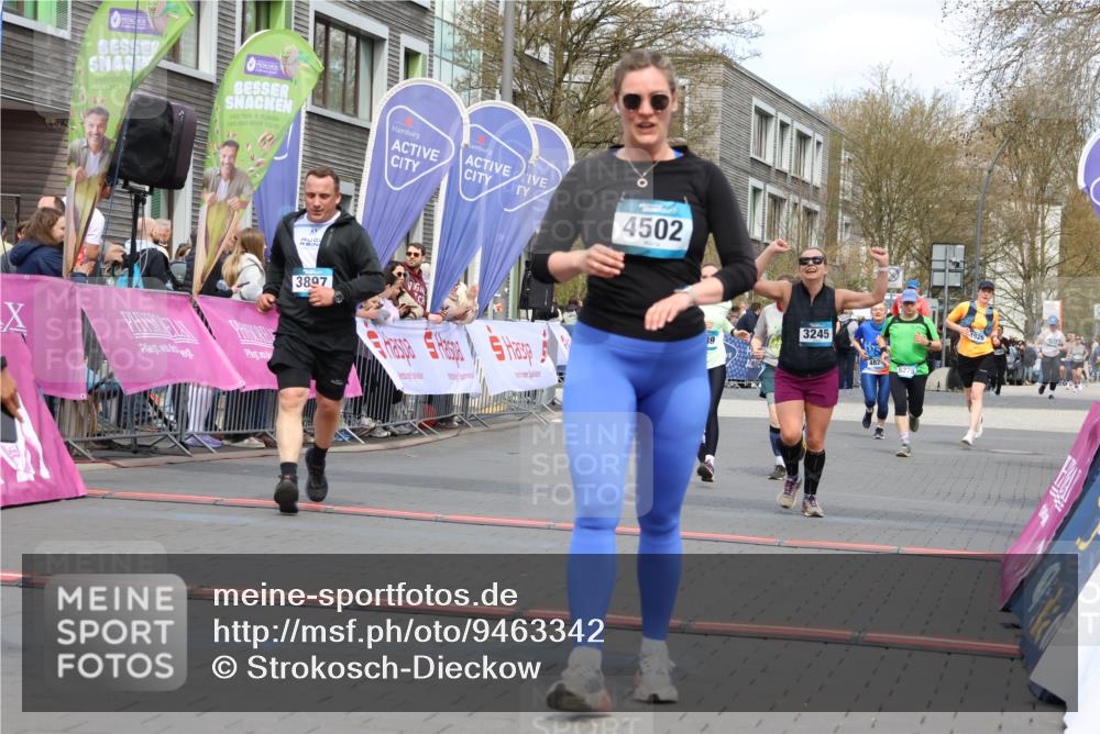 12.04.2026 - 45. Internationalen Wilhelmsburger Insellauf Strokosch-Dieckow http://msf.ph/oto/9463342 12.04.2026 13:16:48 Ziel 5261, 3220, 4502, 3897, 3245, 4849, 3195 meine-sportfotos.de