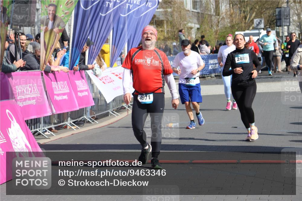 12.04.2026 - 45. Internationalen Wilhelmsburger Insellauf Strokosch-Dieckow http://msf.ph/oto/9463346 12.04.2026 11:12:34 Ziel 4971, 2489, 3844 meine-sportfotos.de