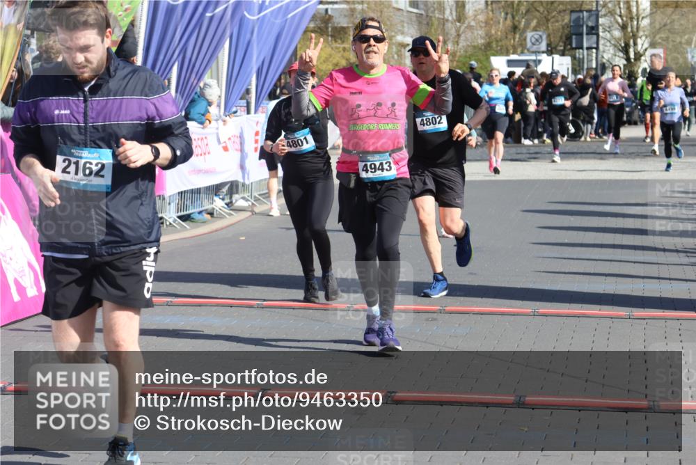 12.04.2026 - 45. Internationalen Wilhelmsburger Insellauf Strokosch-Dieckow http://msf.ph/oto/9463350 12.04.2026 10:53:36 Ziel 2162, 4943, 4801, 4802, 5544 meine-sportfotos.de