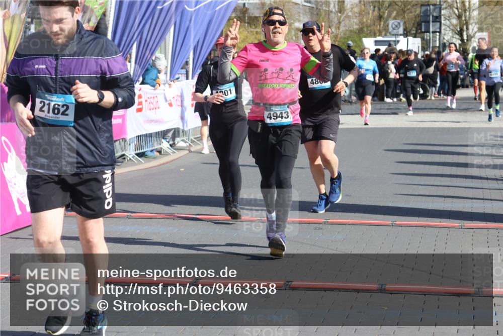 12.04.2026 - 45. Internationalen Wilhelmsburger Insellauf Strokosch-Dieckow http://msf.ph/oto/9463358 12.04.2026 10:53:37 Ziel 2162, 4943, 4801, 4802, 5544 meine-sportfotos.de