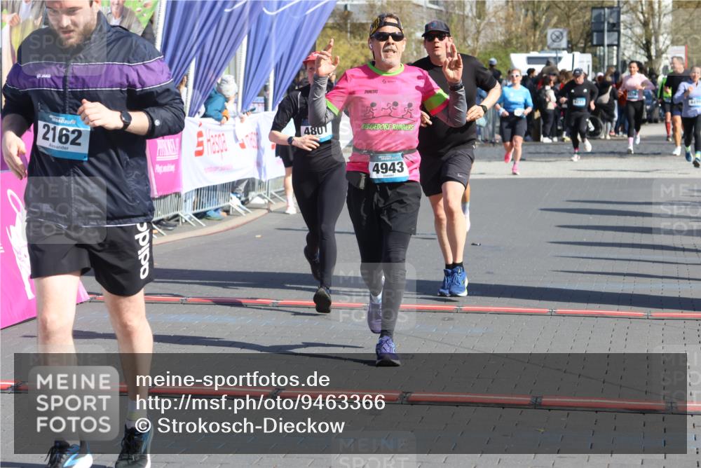 12.04.2026 - 45. Internationalen Wilhelmsburger Insellauf Strokosch-Dieckow http://msf.ph/oto/9463366 12.04.2026 10:53:37 Ziel 2162, 4943, 4801, 4802, 5544 meine-sportfotos.de