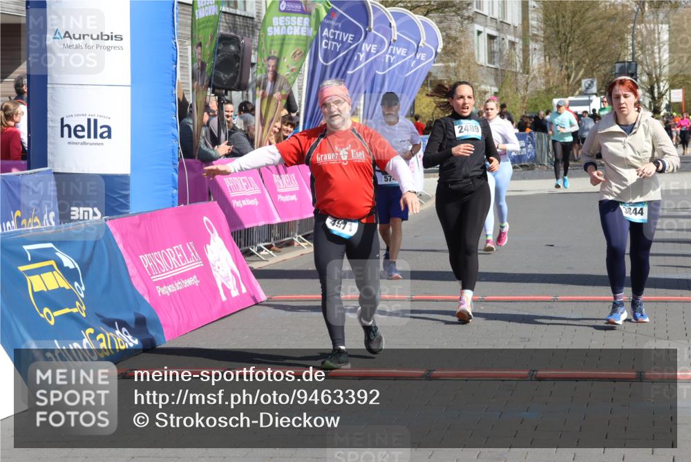 12.04.2026 - 45. Internationalen Wilhelmsburger Insellauf Strokosch-Dieckow http://msf.ph/oto/9463392 12.04.2026 11:12:37 Ziel 4971, 2489, 3844, 5741, 2668 meine-sportfotos.de