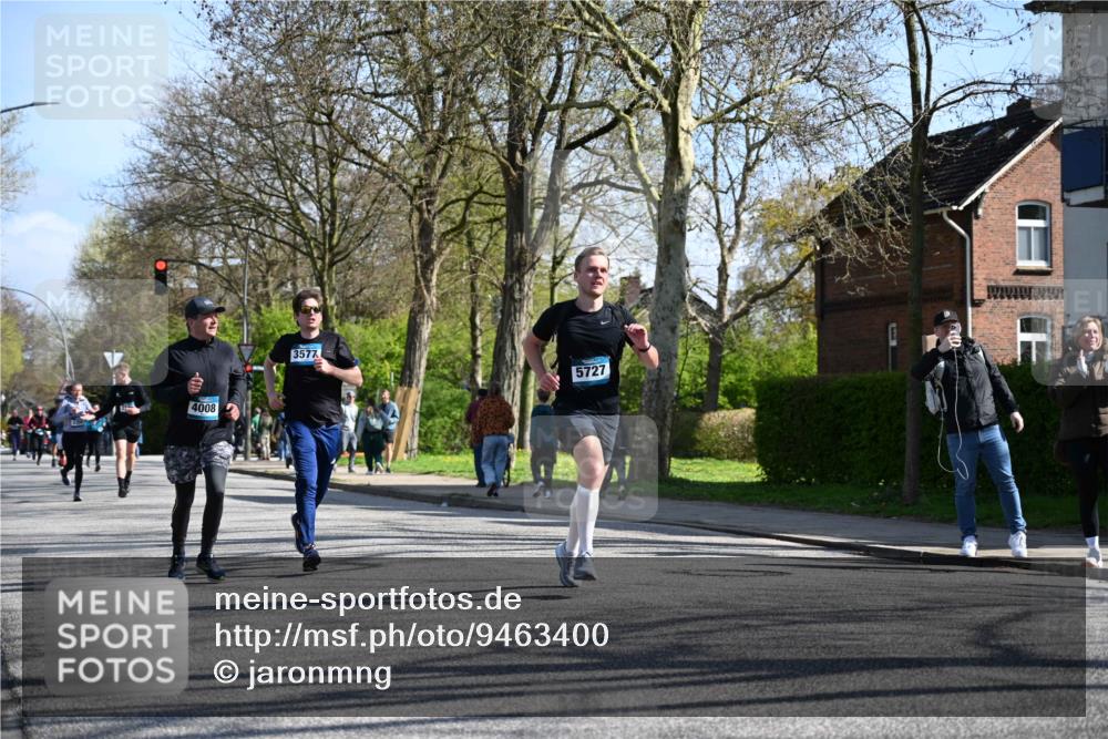12.04.2026 - 45. Internationalen Wilhelmsburger Insellauf J. Mangold http://msf.ph/oto/9463400 12.04.2026 10:52:40 Ziel 3291, 5284, 3577, 2625, 4008, 3237, 5727, 2746, 2355, 5491, 3576, 4457, 2978, 2004, 2162, 4943, 4801, 4802, 5544, 4499 meine-sportfotos.de