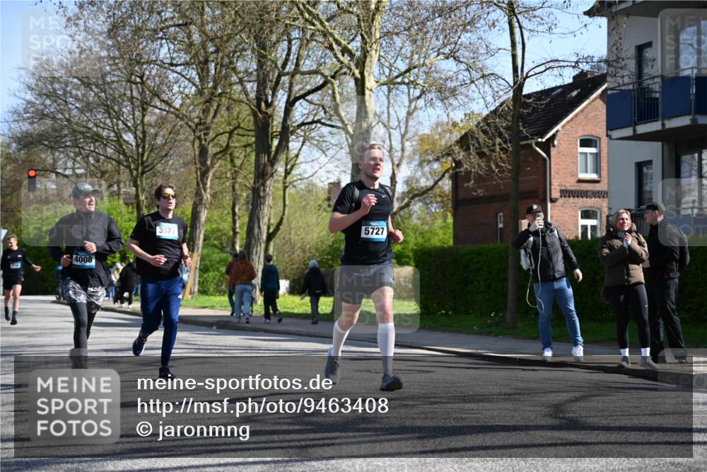 12.04.2026 - 45. Internationalen Wilhelmsburger Insellauf J. Mangold http://msf.ph/oto/9463408 12.04.2026 10:52:41 Ziel 3291, 5284, 3577, 2625, 4008, 3237, 5727, 2746, 2355, 5491, 5491, 3576, 4457, 2978, 2004, 2162, 4943, 4801, 4802, 5544, 4499, 4277, 2600, 5490 meine-sportfotos.de