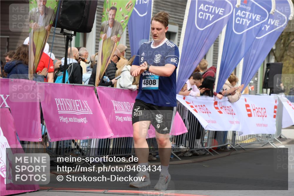 12.04.2026 - 45. Internationalen Wilhelmsburger Insellauf Strokosch-Dieckow http://msf.ph/oto/9463434 12.04.2026 13:16:43 Ziel 4132, 2849, 4808, 5261, 3220, 4502 meine-sportfotos.de