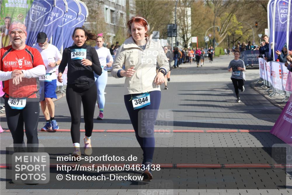12.04.2026 - 45. Internationalen Wilhelmsburger Insellauf Strokosch-Dieckow http://msf.ph/oto/9463438 12.04.2026 11:12:38 Ziel 4971, 2489, 3844, 5741, 2668 meine-sportfotos.de