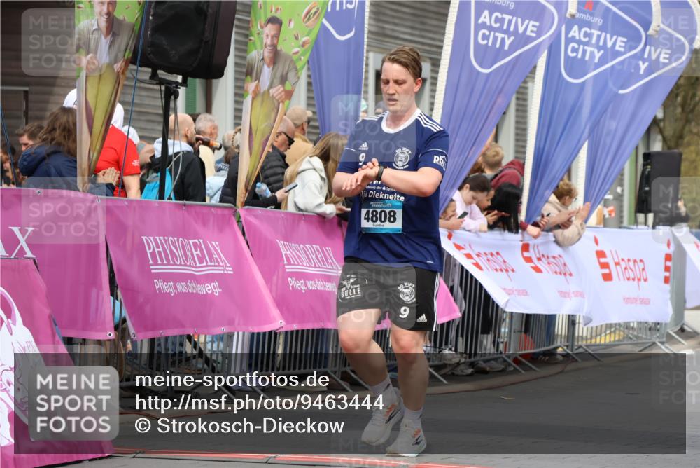 12.04.2026 - 45. Internationalen Wilhelmsburger Insellauf Strokosch-Dieckow http://msf.ph/oto/9463444 12.04.2026 13:16:43 Ziel 4132, 2849, 4808, 5261, 3220, 4502 meine-sportfotos.de