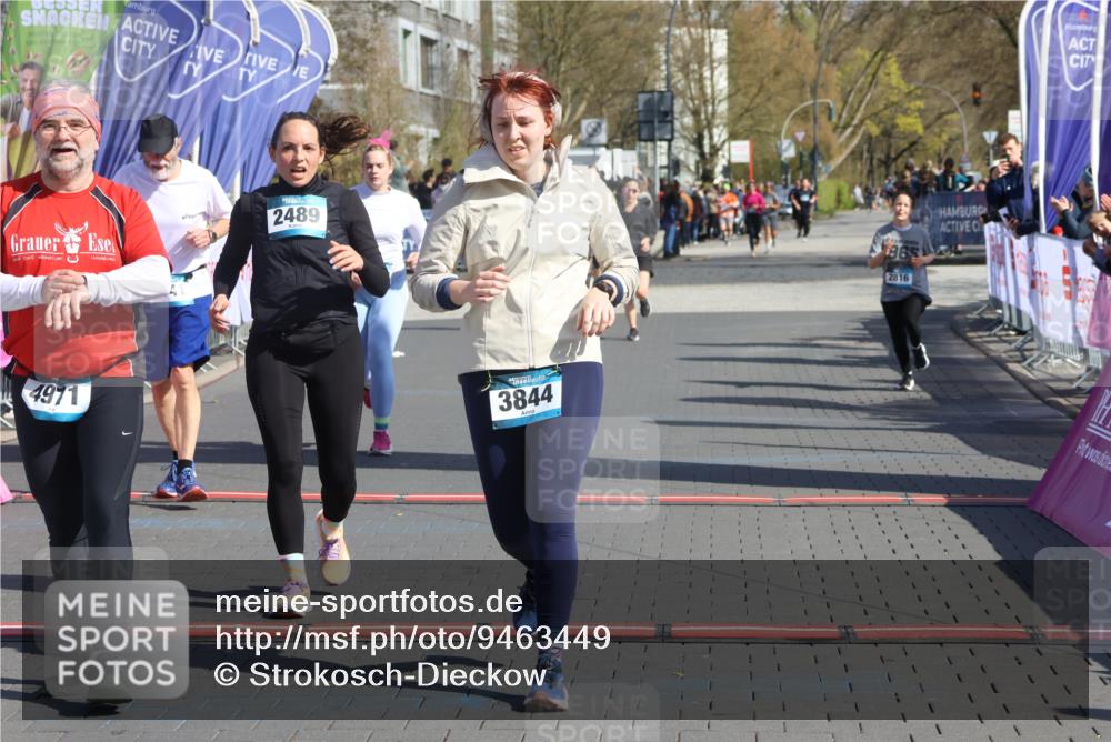 12.04.2026 - 45. Internationalen Wilhelmsburger Insellauf Strokosch-Dieckow http://msf.ph/oto/9463449 12.04.2026 11:12:38 Ziel 4971, 2489, 3844, 5741, 2668 meine-sportfotos.de