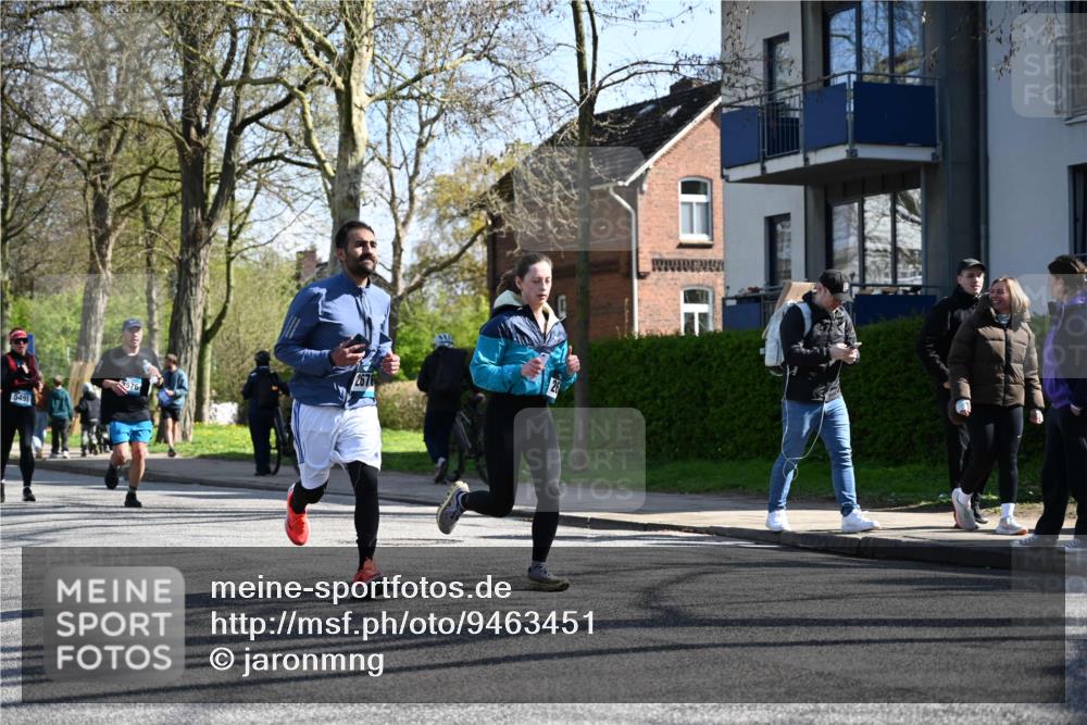 12.04.2026 - 45. Internationalen Wilhelmsburger Insellauf J. Mangold http://msf.ph/oto/9463451 12.04.2026 10:52:52 Ziel 5727, 2746, 2355, 5491, 3576, 4457, 2978, 2004, 2162, 4943, 4801, 4802, 5544, 4499, 4499, 4277, 2600, 5490, 5576, 5614, 4750, 2593 meine-sportfotos.de
