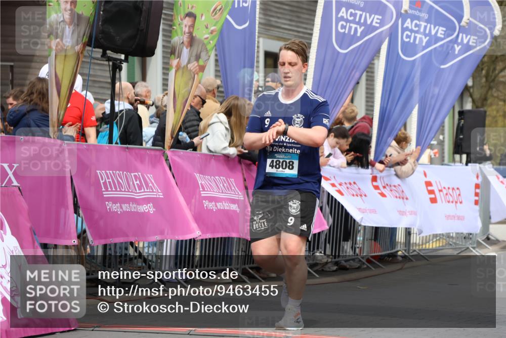 12.04.2026 - 45. Internationalen Wilhelmsburger Insellauf Strokosch-Dieckow http://msf.ph/oto/9463455 12.04.2026 13:16:43 Ziel 4132, 2849, 4808, 5261, 3220, 4502 meine-sportfotos.de