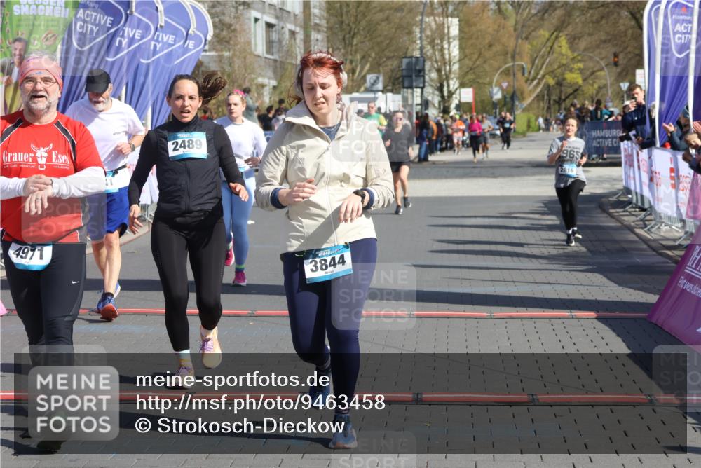 12.04.2026 - 45. Internationalen Wilhelmsburger Insellauf Strokosch-Dieckow http://msf.ph/oto/9463458 12.04.2026 11:12:38 Ziel 4971, 2489, 3844, 5741, 2668 meine-sportfotos.de