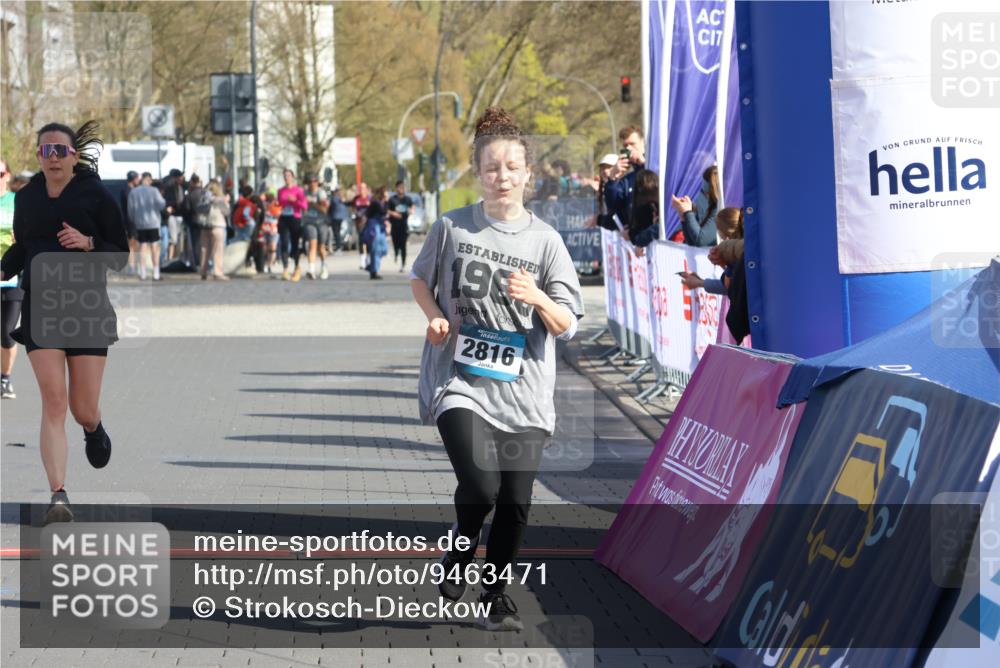 12.04.2026 - 45. Internationalen Wilhelmsburger Insellauf Strokosch-Dieckow http://msf.ph/oto/9463471 12.04.2026 11:12:42 Ziel 5741, 2668, 2816, 2918, 3589 meine-sportfotos.de
