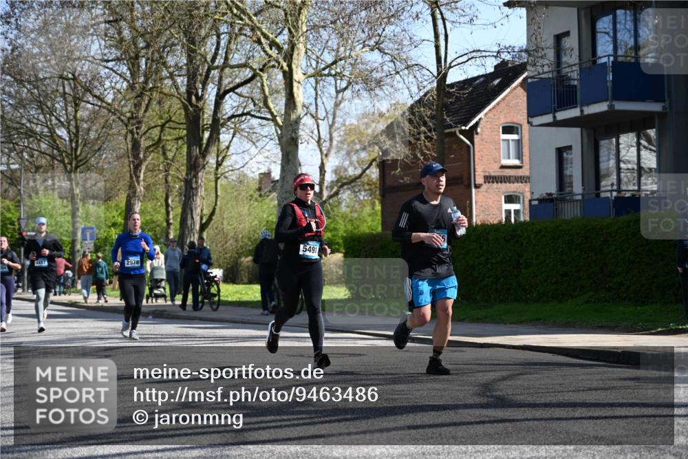 12.04.2026 - 45. Internationalen Wilhelmsburger Insellauf J. Mangold http://msf.ph/oto/9463486 12.04.2026 10:52:55 Ziel 2746, 2355, 5491, 3576, 4457, 2978, 2004, 2162, 2162, 4943, 4801, 4802, 5544, 4499, 4277, 2600, 5490, 5576, 5614, 4750, 2593, 2834 meine-sportfotos.de