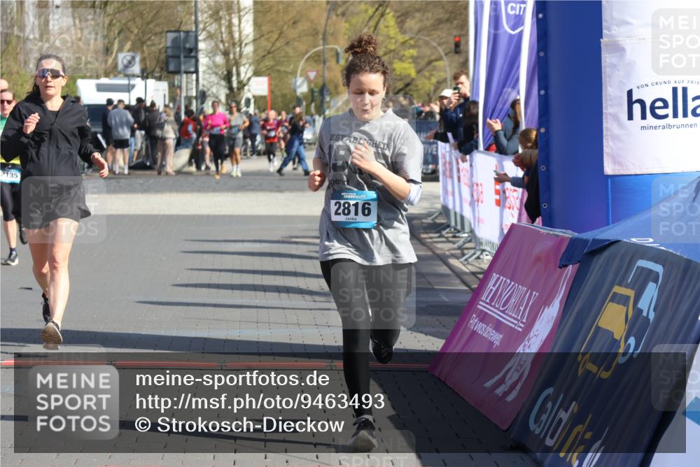 12.04.2026 - 45. Internationalen Wilhelmsburger Insellauf Strokosch-Dieckow http://msf.ph/oto/9463493 12.04.2026 11:12:43 Ziel 5741, 2668, 2816, 2918, 3589 meine-sportfotos.de