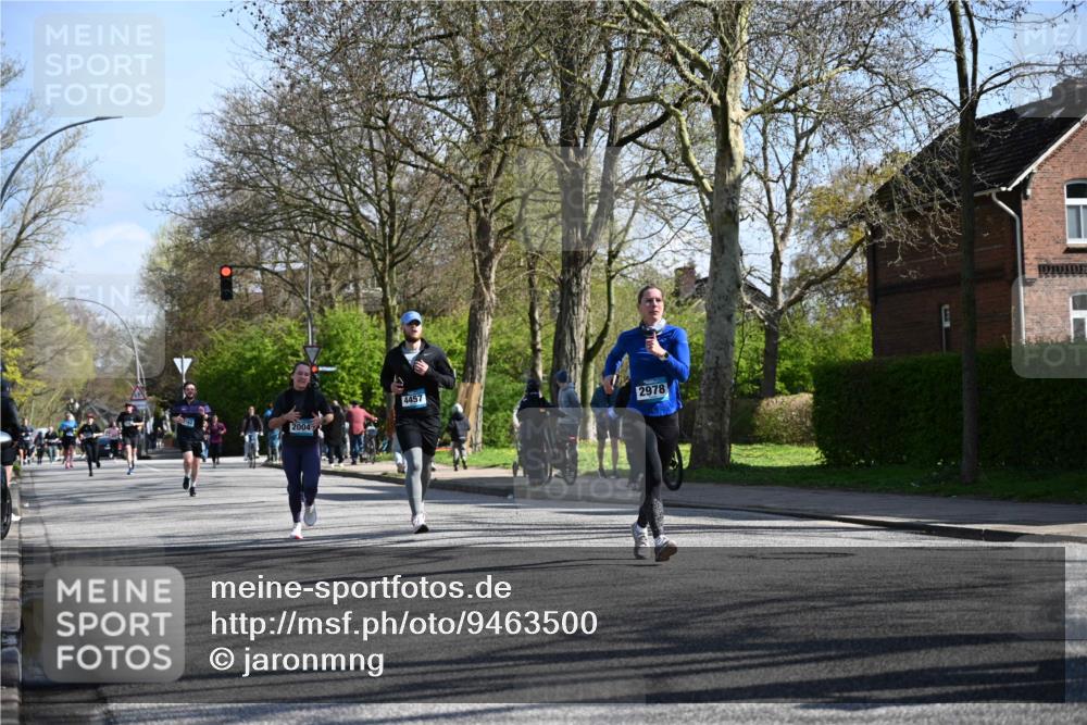 12.04.2026 - 45. Internationalen Wilhelmsburger Insellauf J. Mangold http://msf.ph/oto/9463500 12.04.2026 10:52:56 Ziel 2746, 2355, 5491, 3576, 4457, 2978, 2004, 2162, 4943, 4801, 4802, 5544, 4499, 4277, 2600, 5490, 5576, 5614, 4750, 2593, 2834, 2554 meine-sportfotos.de