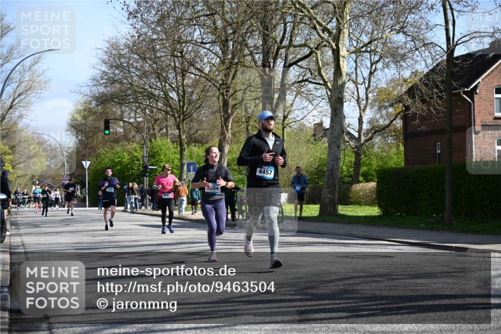 12.04.2026 - 45. Internationalen Wilhelmsburger Insellauf J. Mangold http://msf.ph/oto/9463504 12.04.2026 10:52:58 Ziel 2746, 2355, 5491, 3576, 4457, 2978, 2004, 2162, 4943, 4801, 4802, 4801, 4802, 5544, 4499, 4277, 2600, 5490, 5576, 5614, 4750, 2593, 2834, 2554, 5617 meine-sportfotos.de
