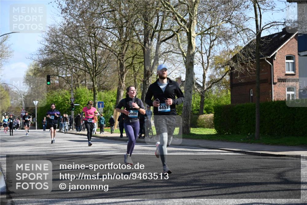 12.04.2026 - 45. Internationalen Wilhelmsburger Insellauf J. Mangold http://msf.ph/oto/9463513 12.04.2026 10:52:58 Ziel 2746, 2355, 5491, 3576, 4457, 2978, 2004, 2162, 4943, 4801, 4802, 4801, 4802, 5544, 4499, 4277, 2600, 5490, 5576, 5614, 4750, 2593, 2834, 2554, 5617 meine-sportfotos.de