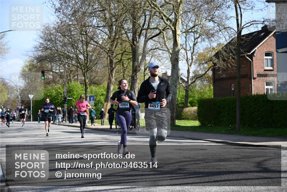 12.04.2026 - 45. Internationalen Wilhelmsburger Insellauf J. Mangold http://msf.ph/oto/9463514 12.04.2026 10:52:58 Ziel 2746, 2355, 5491, 3576, 4457, 2978, 2004, 2162, 4943, 4801, 4802, 4801, 4802, 5544, 4499, 4277, 2600, 5490, 5576, 5614, 4750, 2593, 2834, 2554, 5617 meine-sportfotos.de
