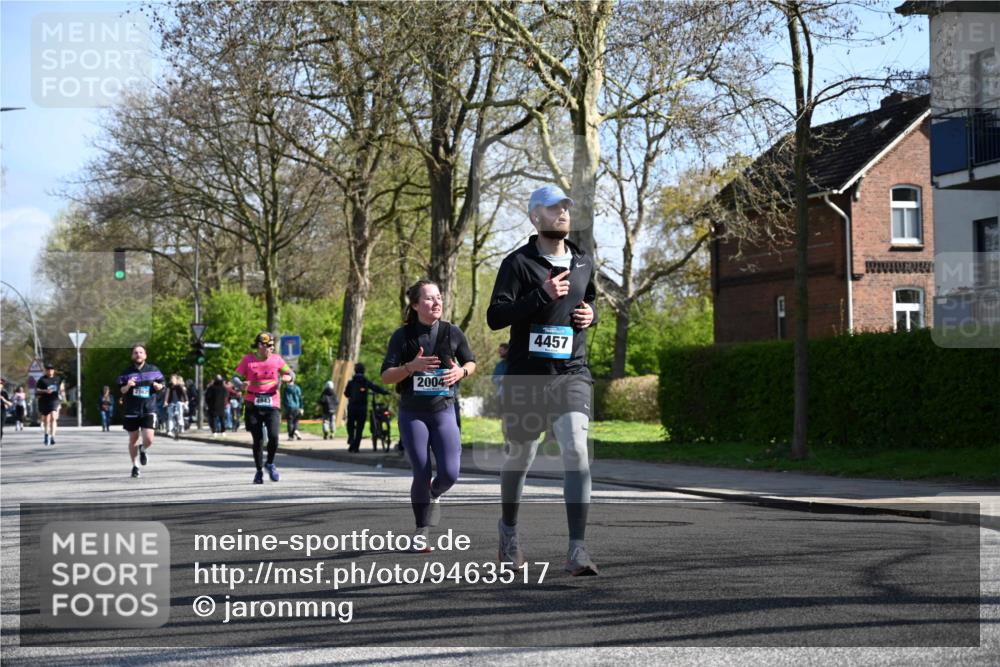 12.04.2026 - 45. Internationalen Wilhelmsburger Insellauf J. Mangold http://msf.ph/oto/9463517 12.04.2026 10:52:58 Ziel 2746, 2355, 5491, 3576, 4457, 2978, 2004, 2162, 4943, 4801, 4802, 4801, 4802, 5544, 4499, 4277, 2600, 5490, 5576, 5614, 4750, 2593, 2834, 2554, 5617 meine-sportfotos.de