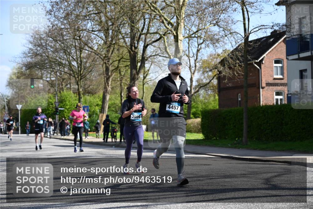 12.04.2026 - 45. Internationalen Wilhelmsburger Insellauf J. Mangold http://msf.ph/oto/9463519 12.04.2026 10:52:58 Ziel 2746, 2355, 5491, 3576, 4457, 2978, 2004, 2162, 4943, 4801, 4802, 4801, 4802, 5544, 4499, 4277, 2600, 5490, 5576, 5614, 4750, 2593, 2834, 2554, 5617 meine-sportfotos.de