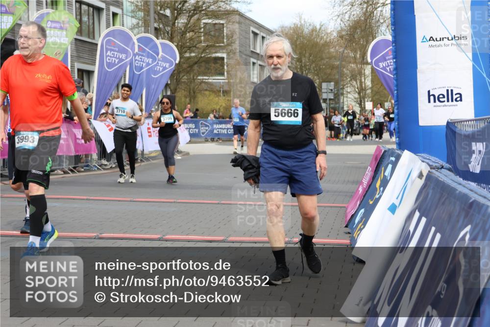 12.04.2026 - 45. Internationalen Wilhelmsburger Insellauf Strokosch-Dieckow http://msf.ph/oto/9463552 12.04.2026 13:16:32 Ziel 5666, 3993, 5517, 3710, 3709 meine-sportfotos.de