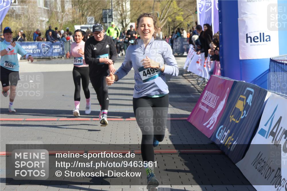 12.04.2026 - 45. Internationalen Wilhelmsburger Insellauf Strokosch-Dieckow http://msf.ph/oto/9463561 12.04.2026 10:53:44 Ziel 5544, 4499, 4277, 2600, 5490, 5576 meine-sportfotos.de