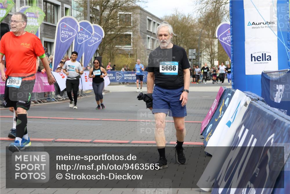 12.04.2026 - 45. Internationalen Wilhelmsburger Insellauf Strokosch-Dieckow http://msf.ph/oto/9463565 12.04.2026 13:16:32 Ziel 5666, 3993, 5517, 3710, 3709 meine-sportfotos.de