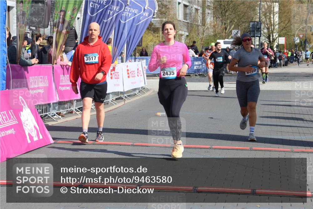 12.04.2026 - 45. Internationalen Wilhelmsburger Insellauf Strokosch-Dieckow http://msf.ph/oto/9463580 12.04.2026 11:12:59 Ziel 2435, 3517, 2739 meine-sportfotos.de
