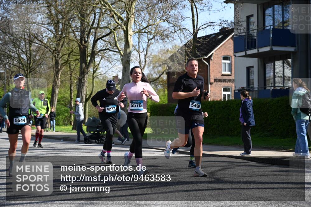 12.04.2026 - 45. Internationalen Wilhelmsburger Insellauf J. Mangold http://msf.ph/oto/9463583 12.04.2026 10:53:18 Ziel 2162, 4943, 4801, 4802, 5544, 4499, 4277, 2600, 5490, 5576, 5614, 4750, 2593, 2834, 2834, 2554, 5617, 5650, 4338, 5406, 2368, 5347 meine-sportfotos.de