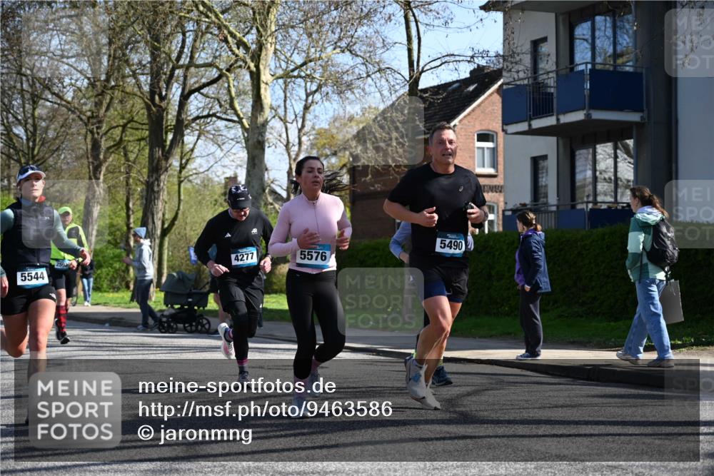 12.04.2026 - 45. Internationalen Wilhelmsburger Insellauf J. Mangold http://msf.ph/oto/9463586 12.04.2026 10:53:18 Ziel 2162, 4943, 4801, 4802, 5544, 4499, 4277, 2600, 5490, 5576, 5614, 4750, 2593, 2834, 2834, 2554, 5617, 5650, 4338, 5406, 2368, 5347 meine-sportfotos.de