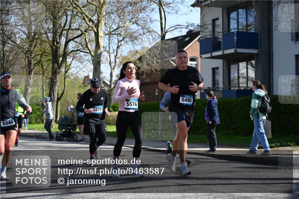 12.04.2026 - 45. Internationalen Wilhelmsburger Insellauf J. Mangold http://msf.ph/oto/9463587 12.04.2026 10:53:18 Ziel 2162, 4943, 4801, 4802, 5544, 4499, 4277, 2600, 5490, 5576, 5614, 4750, 2593, 2834, 2834, 2554, 5617, 5650, 4338, 5406, 2368, 5347 meine-sportfotos.de