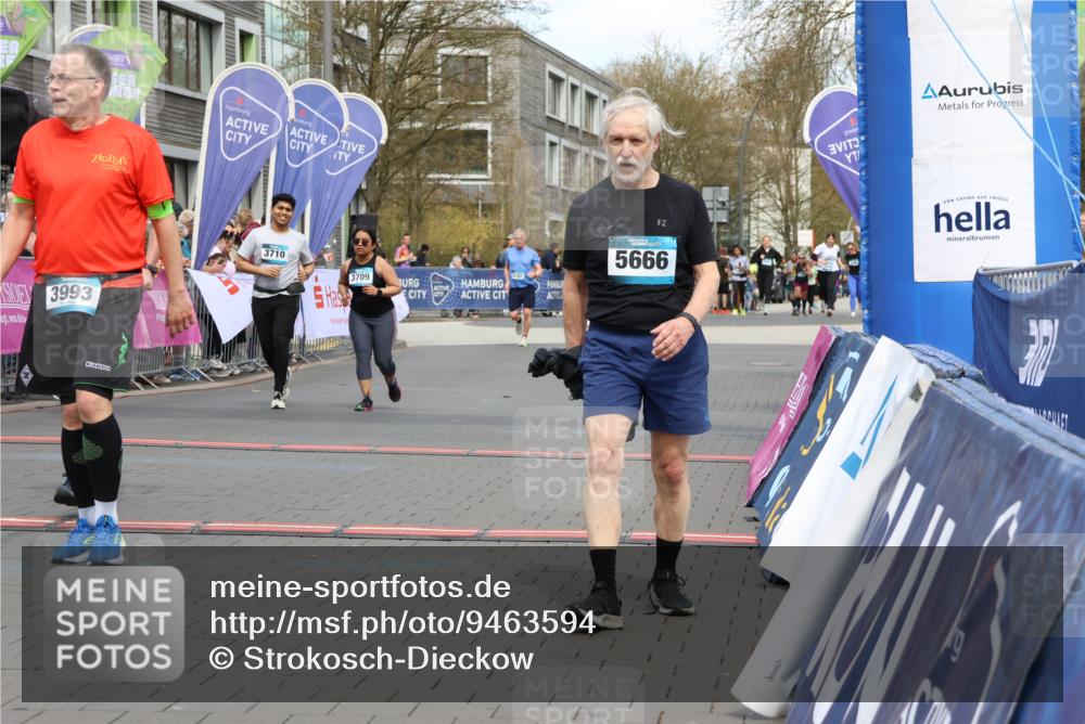 12.04.2026 - 45. Internationalen Wilhelmsburger Insellauf Strokosch-Dieckow http://msf.ph/oto/9463594 12.04.2026 13:16:32 Ziel 5666, 3993, 5517, 3710, 3709 meine-sportfotos.de