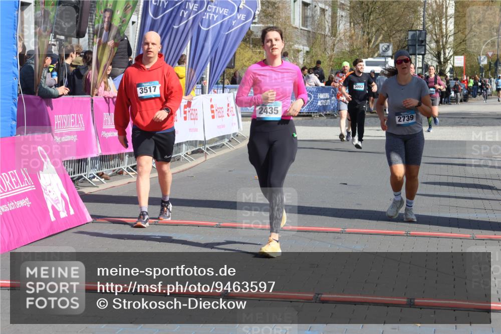 12.04.2026 - 45. Internationalen Wilhelmsburger Insellauf Strokosch-Dieckow http://msf.ph/oto/9463597 12.04.2026 11:12:59 Ziel 2435, 3517, 2739 meine-sportfotos.de