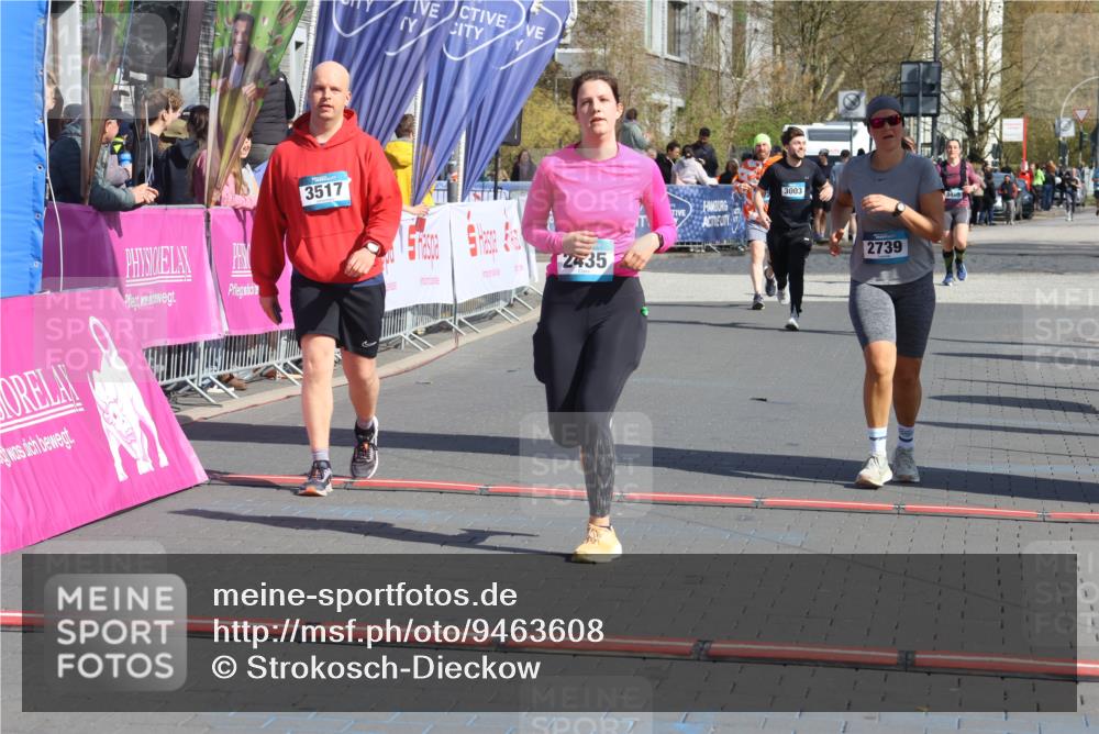 12.04.2026 - 45. Internationalen Wilhelmsburger Insellauf Strokosch-Dieckow http://msf.ph/oto/9463608 12.04.2026 11:12:59 Ziel 2435, 3517, 2739 meine-sportfotos.de