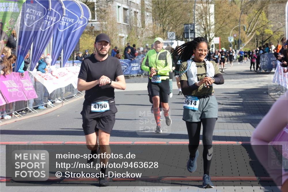 12.04.2026 - 45. Internationalen Wilhelmsburger Insellauf Strokosch-Dieckow http://msf.ph/oto/9463628 12.04.2026 10:53:54 Ziel 5614, 4750, 2593, 2834 meine-sportfotos.de