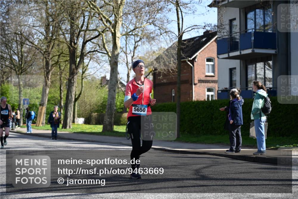 12.04.2026 - 45. Internationalen Wilhelmsburger Insellauf J. Mangold http://msf.ph/oto/9463669 12.04.2026 10:53:34 Ziel 5614, 4750, 2593, 2834, 2554, 5617, 5650, 4338, 5406, 2368, 5347, 3399, 2606, 2606, 3918, 5740, 2958, 2957, 2895, 3724 meine-sportfotos.de