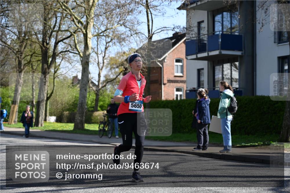 12.04.2026 - 45. Internationalen Wilhelmsburger Insellauf J. Mangold http://msf.ph/oto/9463674 12.04.2026 10:53:34 Ziel 5614, 4750, 2593, 2834, 2554, 5617, 5650, 4338, 5406, 2368, 5347, 3399, 2606, 2606, 3918, 5740, 2958, 2957, 2895, 3724 meine-sportfotos.de