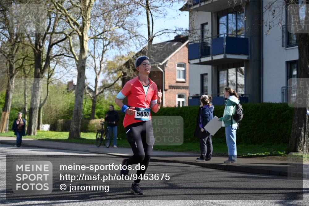 12.04.2026 - 45. Internationalen Wilhelmsburger Insellauf J. Mangold http://msf.ph/oto/9463675 12.04.2026 10:53:35 Ziel 5614, 4750, 2593, 2834, 2554, 5617, 5650, 4338, 5406, 5406, 2368, 5347, 3399, 2606, 3918, 5740, 2958, 2957, 2895, 3724, 2399 meine-sportfotos.de