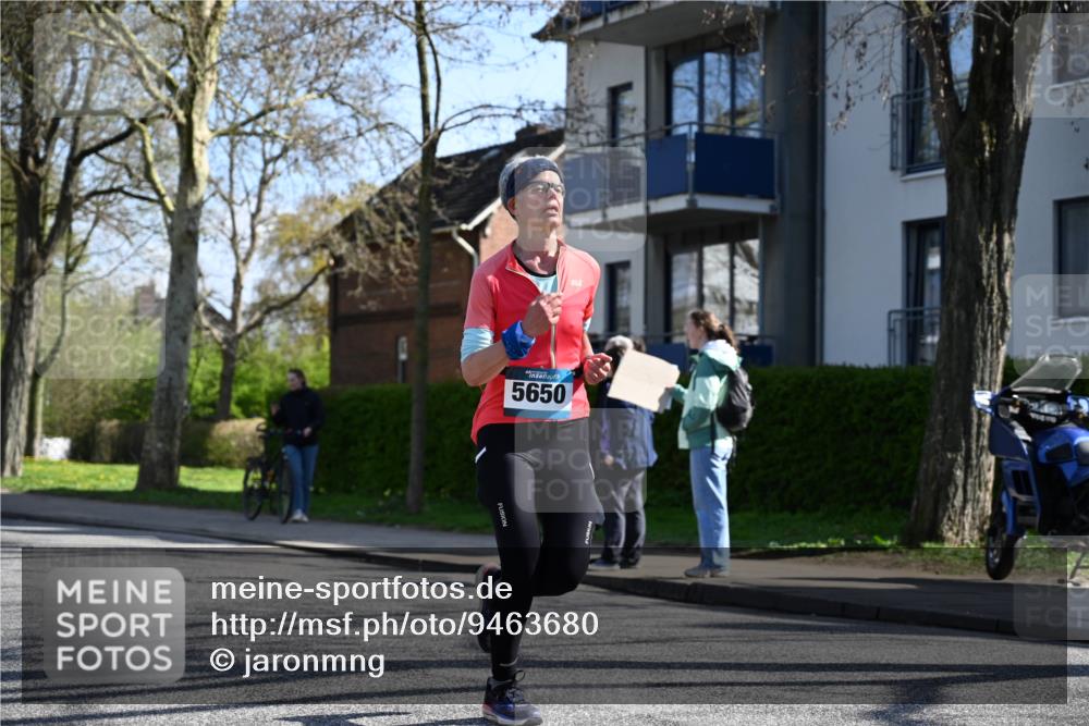 12.04.2026 - 45. Internationalen Wilhelmsburger Insellauf J. Mangold http://msf.ph/oto/9463680 12.04.2026 10:53:35 Ziel 5614, 4750, 2593, 2834, 2554, 5617, 5650, 4338, 5406, 5406, 2368, 5347, 3399, 2606, 3918, 5740, 2958, 2957, 2895, 3724, 2399 meine-sportfotos.de