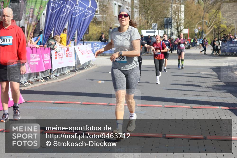 12.04.2026 - 45. Internationalen Wilhelmsburger Insellauf Strokosch-Dieckow http://msf.ph/oto/9463712 12.04.2026 11:13:01 Ziel 2435, 3517, 2739 meine-sportfotos.de