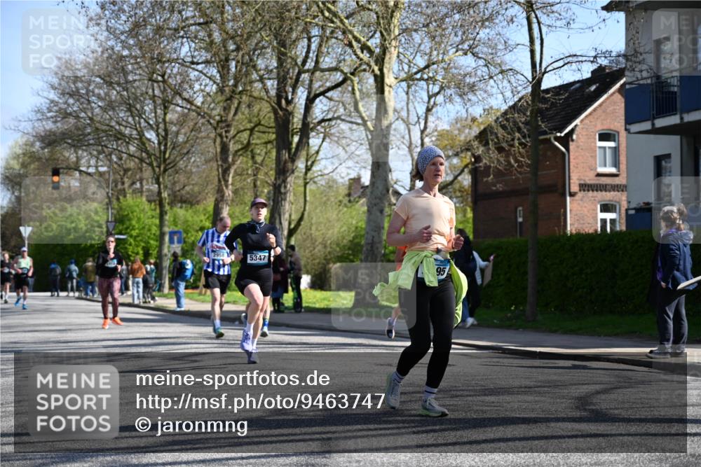 12.04.2026 - 45. Internationalen Wilhelmsburger Insellauf J. Mangold http://msf.ph/oto/9463747 12.04.2026 10:53:56 Ziel 4338, 5406, 2368, 5347, 3399, 2606, 3918, 5740, 2958, 2957, 2895, 3724, 3724, 2399, 3580, 3596, 4131, 2569, 4389, 4390, 2701 meine-sportfotos.de