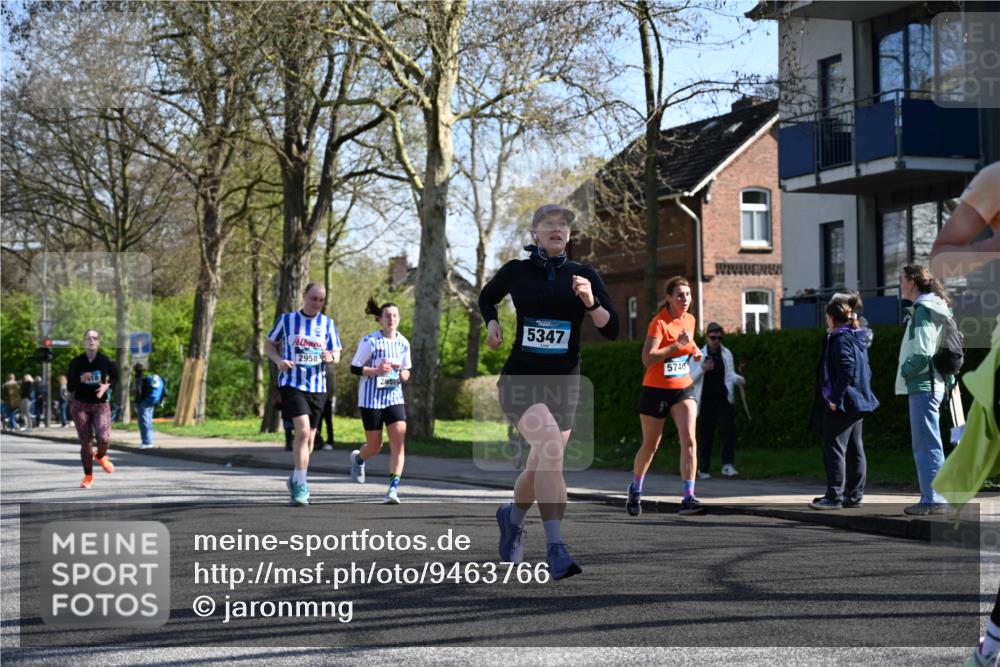 12.04.2026 - 45. Internationalen Wilhelmsburger Insellauf J. Mangold http://msf.ph/oto/9463766 12.04.2026 10:53:57 Ziel 4338, 5406, 2368, 5347, 3399, 2606, 3918, 5740, 2958, 2957, 2895, 3724, 2399, 3580, 3596, 4131, 2569, 4389, 4390, 2701 meine-sportfotos.de