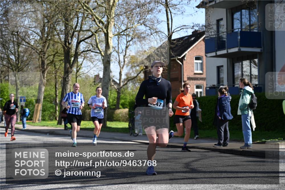 12.04.2026 - 45. Internationalen Wilhelmsburger Insellauf J. Mangold http://msf.ph/oto/9463768 12.04.2026 10:53:57 Ziel 4338, 5406, 2368, 5347, 3399, 2606, 3918, 5740, 2958, 2957, 2895, 3724, 2399, 3580, 3596, 4131, 2569, 4389, 4390, 2701 meine-sportfotos.de