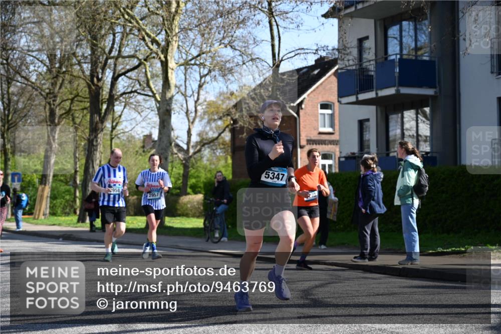12.04.2026 - 45. Internationalen Wilhelmsburger Insellauf J. Mangold http://msf.ph/oto/9463769 12.04.2026 10:53:58 Ziel 5406, 2368, 5347, 3399, 2606, 3918, 5740, 2958, 2957, 2895, 3724, 2399, 3580, 3596, 4131, 2569, 4389, 4390, 2701 meine-sportfotos.de